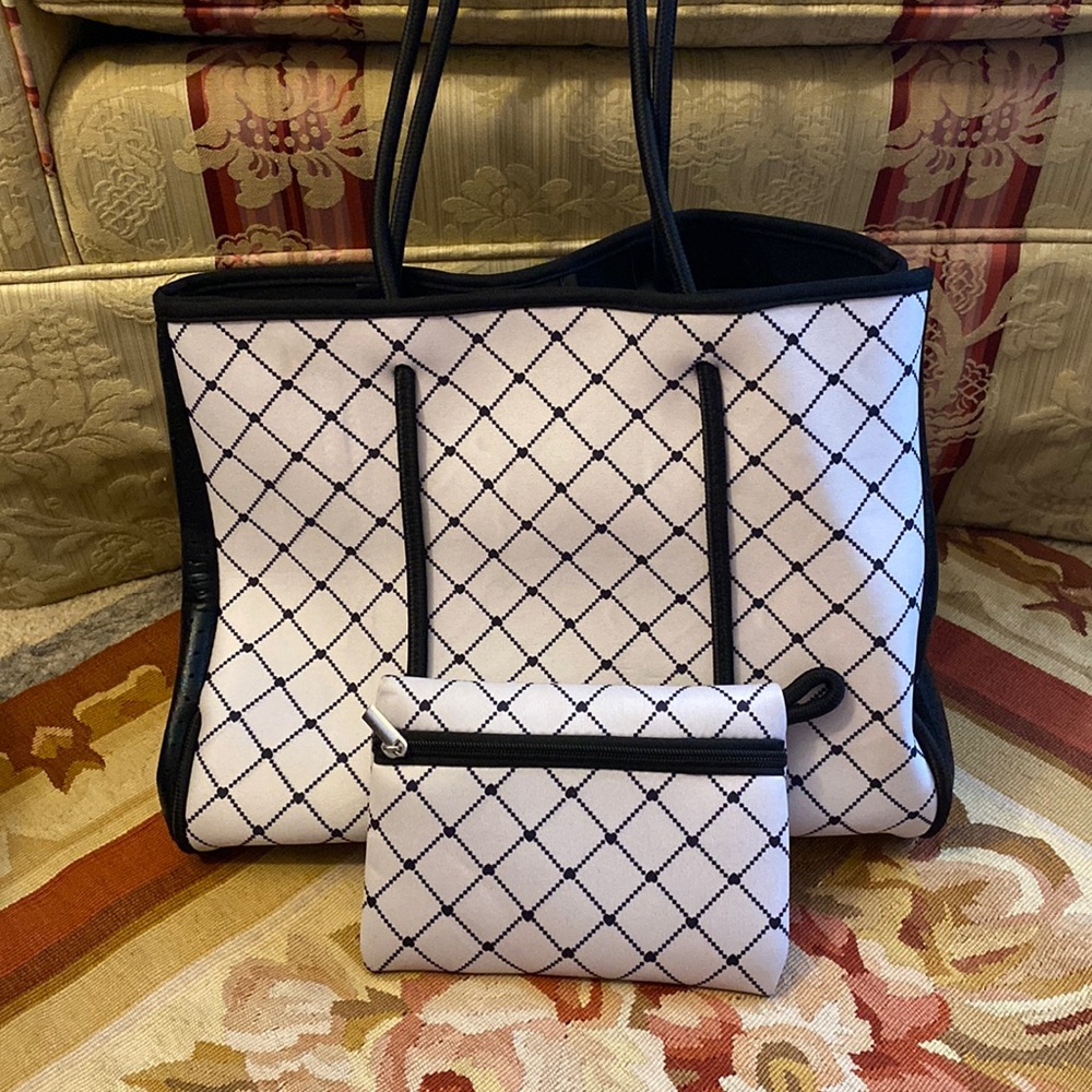 NEW HEART PRINT NEOPRENE TOTE